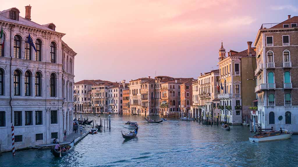 gondolas in venezia italy